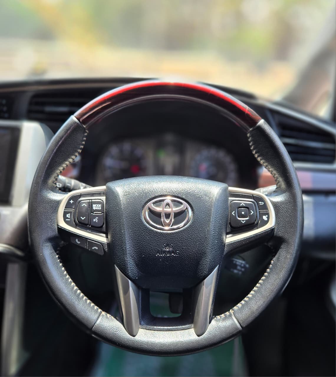Innova Crysta 
